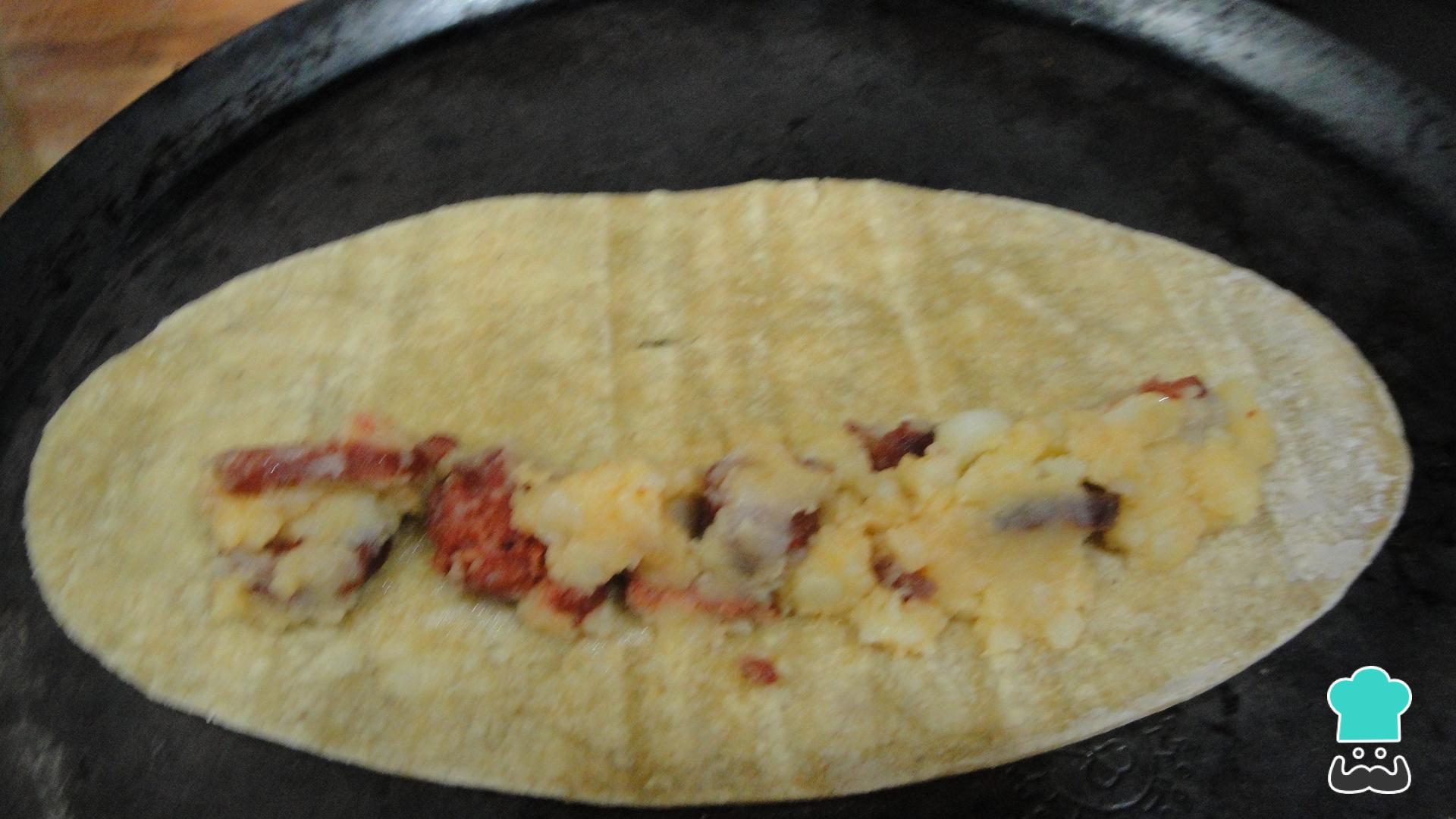 Flautas de papa con chorizo Fácil