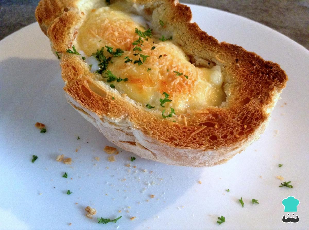 Receta de Pan relleno de huevo, jamón y queso