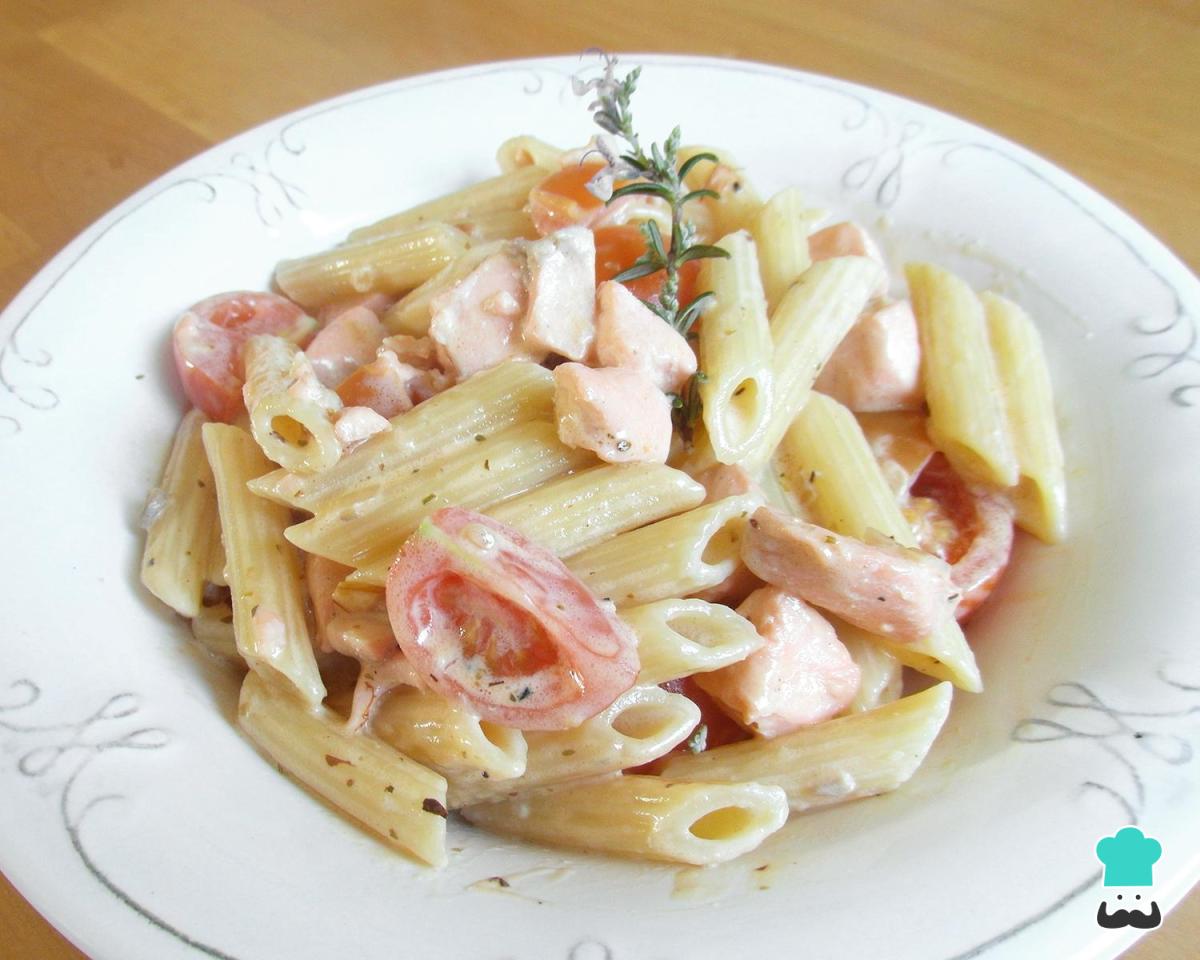 Receta de Macarrones con salmón fresco y nata
