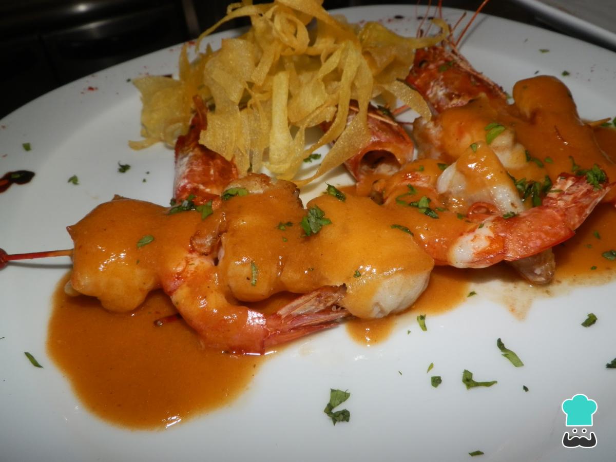 Receta de Brochetas de rape y langostinos con salsa americana
