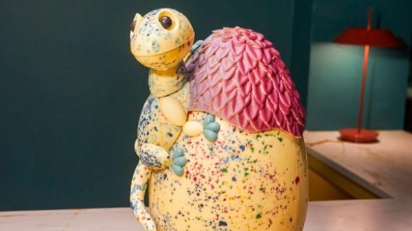 Las monas de Pascua más espectaculares de este año (algunas parecen obras de arte) - La Mona Salamandra inspirada en el Parc Güell, donde la obra de Gaudí cobra vida