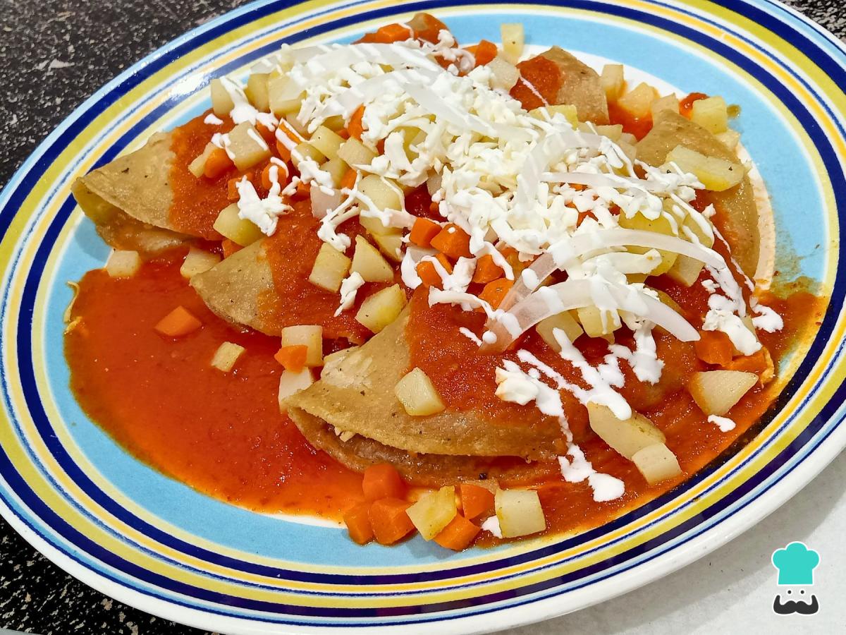 Receta de Enchiladas potosinas con papa y zanahoria