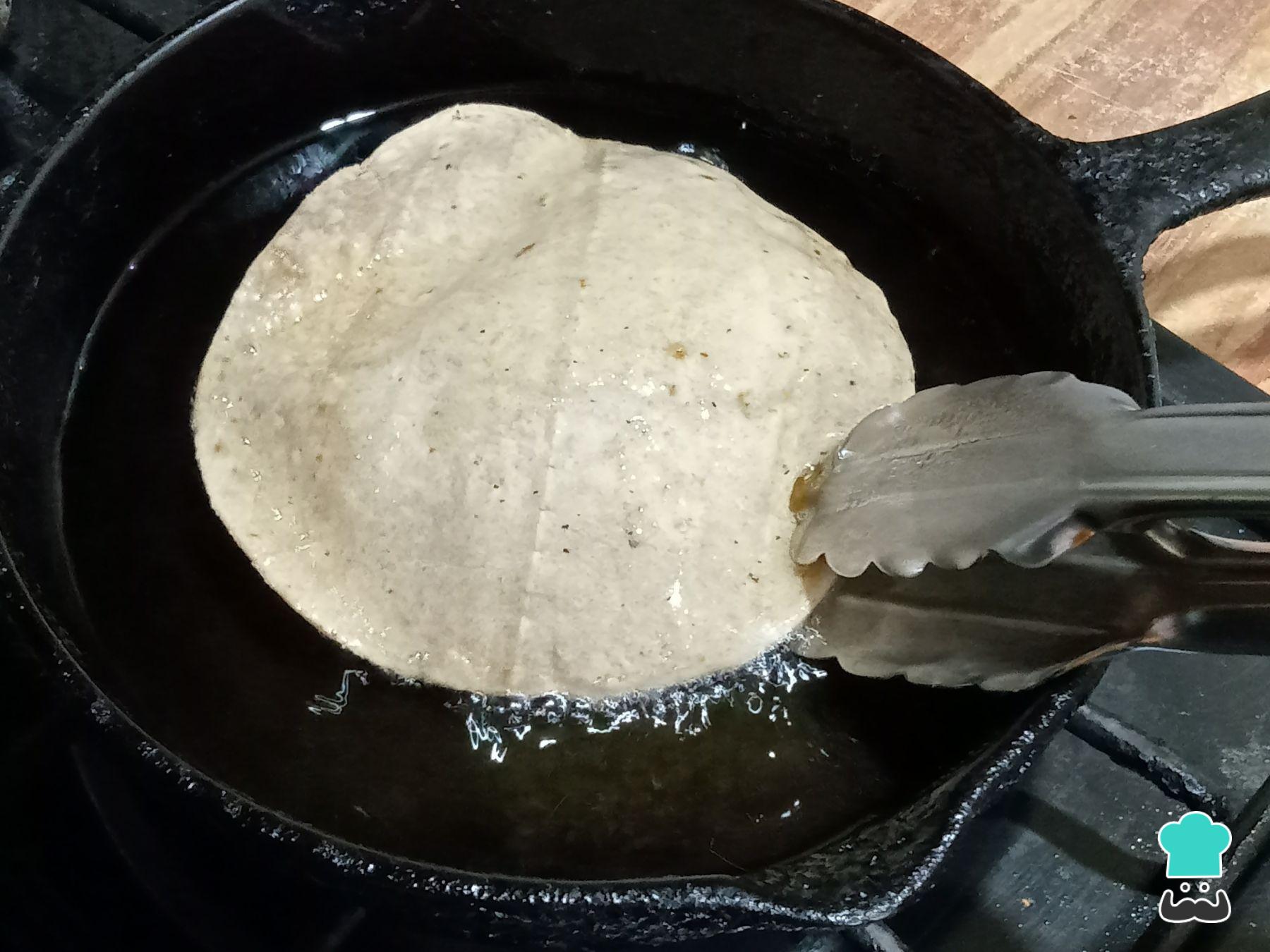 Enchiladas potosinas con papa y zanahoria Receta ORIGINAL