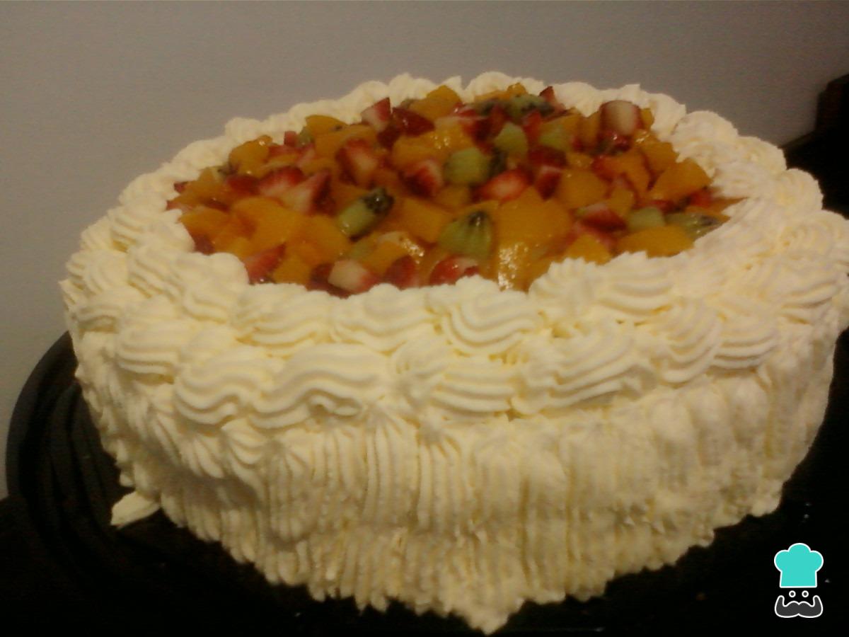 Receta de Pastel de frutas con crema de leche