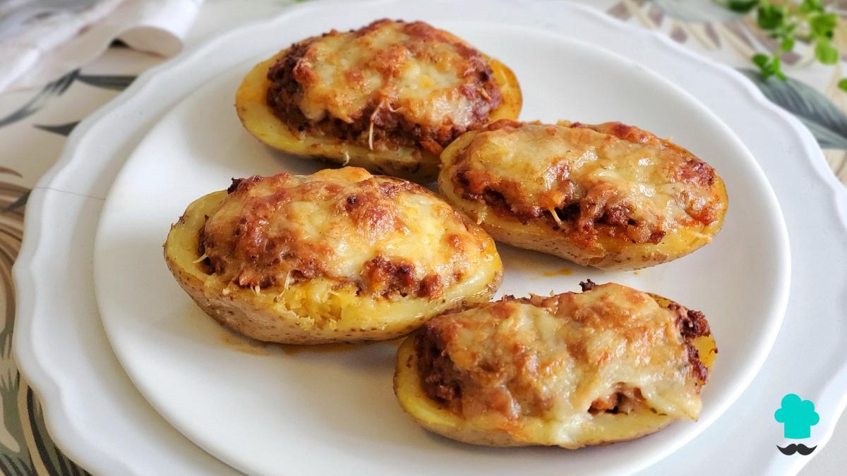 Receta de Patatas rellenas de carne de la abuela: el plato de toda la vida con un relleno jugoso y mucho queso gratinado