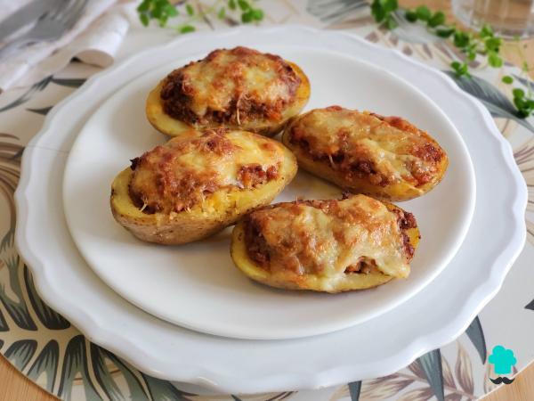 Receta de Patatas rellenas de carne de la abuela: el plato de toda la vida con un relleno jugoso y mucho queso gratinado - Paso 11