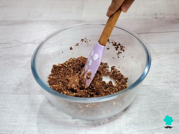 Receta de Tarta de queso con telaraña de chocolate: el postre de Halloween más original y fácil de hacer - Paso 2