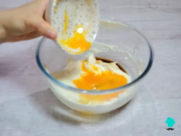 Receta de Tarta de queso con telaraña de chocolate: el postre de Halloween más original y fácil de hacer - Paso 5