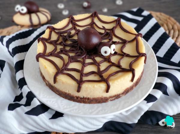 Receta de Tarta de queso con telaraña de chocolate: el postre de Halloween más original y fácil de hacer - Paso 10