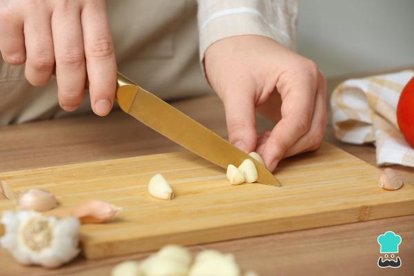 Receta de Langostinos al ajillo y vino blanco - Paso 2