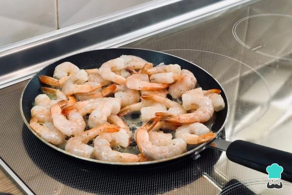 Receta de Langostinos al ajillo y vino blanco - Paso 3