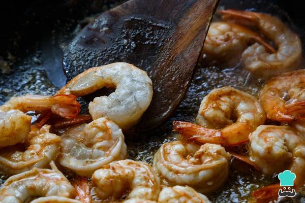 Receta de Langostinos al ajillo y vino blanco - Paso 4