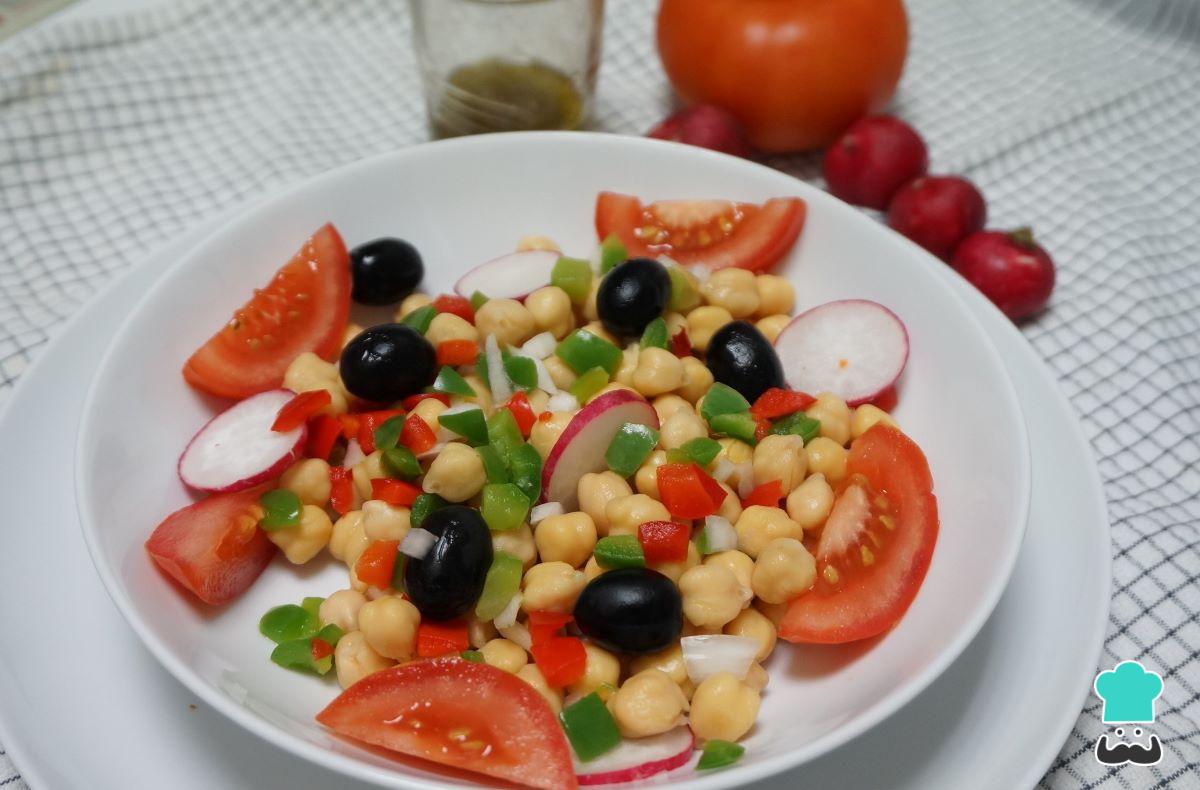Receta de Ensalada de garbanzos mediterránea