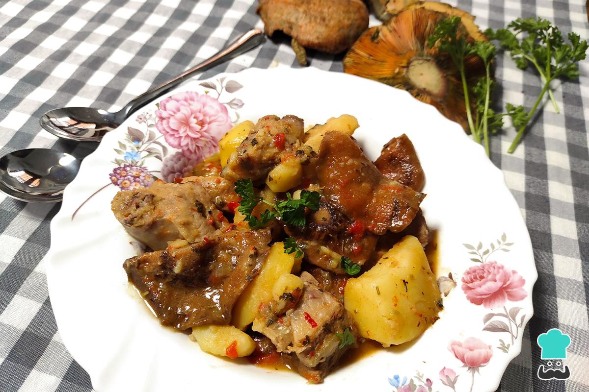Receta de Patatas con níscalos y costillas