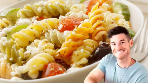 Alberto Ugarte, nutricionista: “La cena más rápida y saludable no es la ensalada de toda la vida sino esta receta con pasta crujiente, verduras y parmesano”