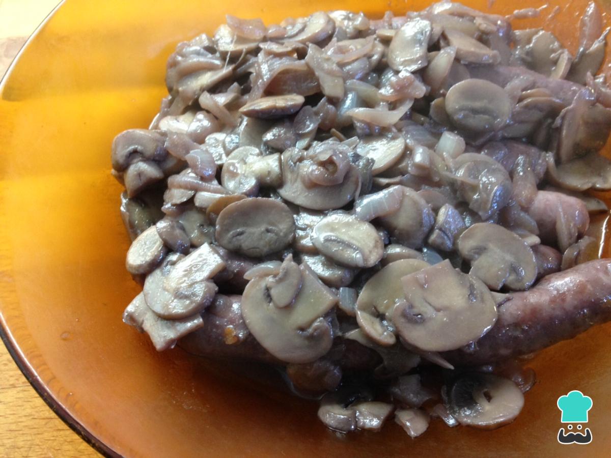 Receta de Salchichas al vino con setas