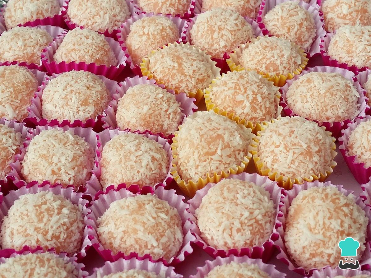 Receta de Bolitas de coco y galletas