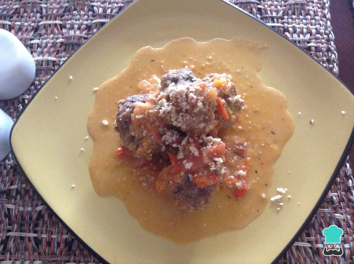 Receta de Albondigas de res en salsa de almendras y tomates