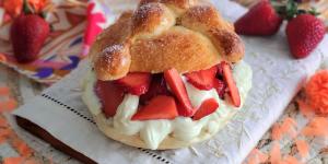 Receta de Pan de muerto relleno de fresas con crema