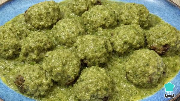 El truco de Anabell Acevedo, madre de familia, para que las albóndigas en salsa verde queden jugosas y con más sabor: "Conviene cocinarlas a fuego medio" - El equilibrio perfecto entre sellado y cocción lenta que potencia el sabor de la carne