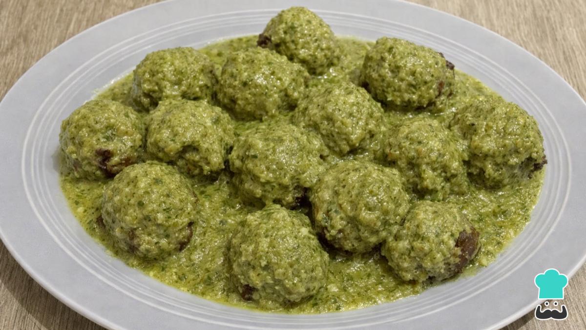 El truco de Anabell Acevedo, madre de familia, para que las albóndigas en salsa verde queden jugosas y con más sabor: "Conviene cocinarlas a fuego medio"