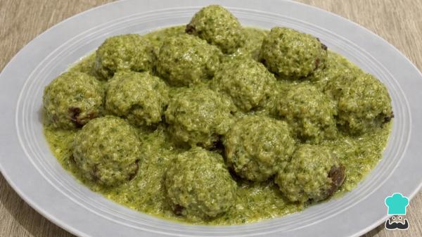 El truco de Anabell Acevedo, madre de familia, para que las albóndigas en salsa verde queden jugosas y con más sabor: "Conviene cocinarlas a fuego medio"