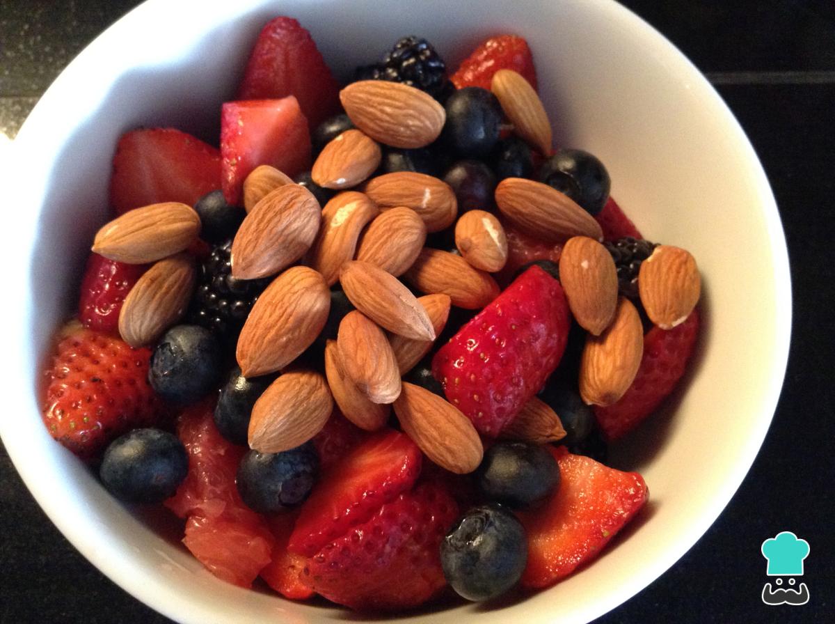 Receta de Ensalada de frutas y almendras