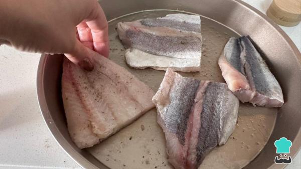 Receta de Merluza a la donostiarra: el paso a paso para que quede tan jugosa como en un asador vasco - Paso 1