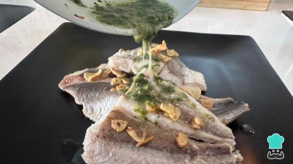 Receta de Merluza a la donostiarra: el paso a paso para que quede tan jugosa como en un asador vasco - Paso 7