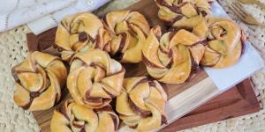 Receta de Rosas de hojaldre y chocolate: el dulce de Sant Jordi que parece de pastelería y puedes hacer en casa