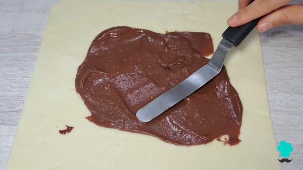 Receta de Rosas de hojaldre y chocolate: el dulce de Sant Jordi que parece de pastelería y puedes hacer en casa - Paso 1