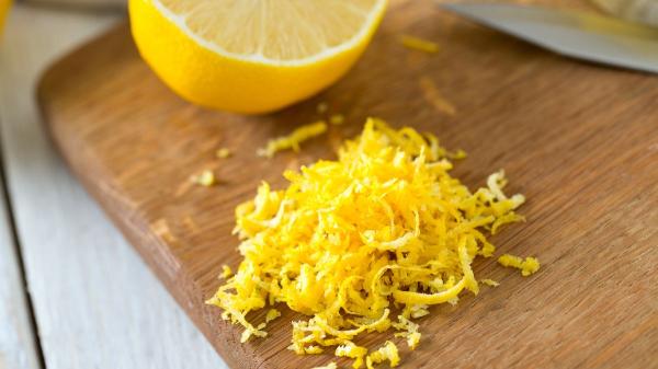 Los expertos coinciden: por qué no hay que guardar los limones sin protección en la nevera (y dónde ponerlos) - Cómo conservar mejor la ralladura de limón