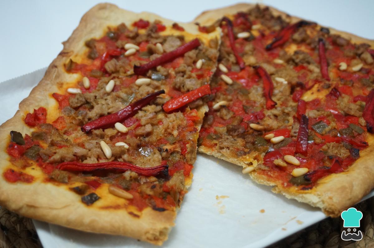 Receta de Coca de tomate y pimiento