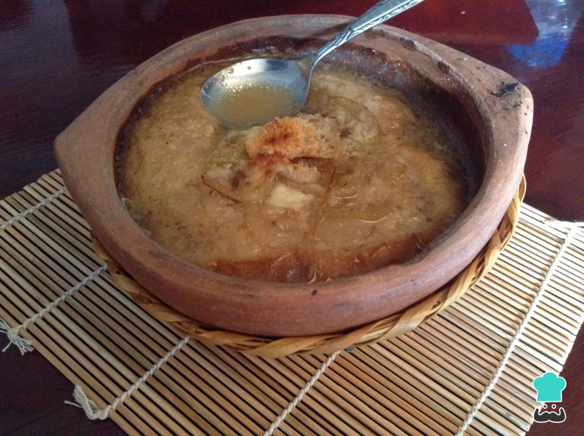 Receta de Sopa de cebolla gratinada con huevo