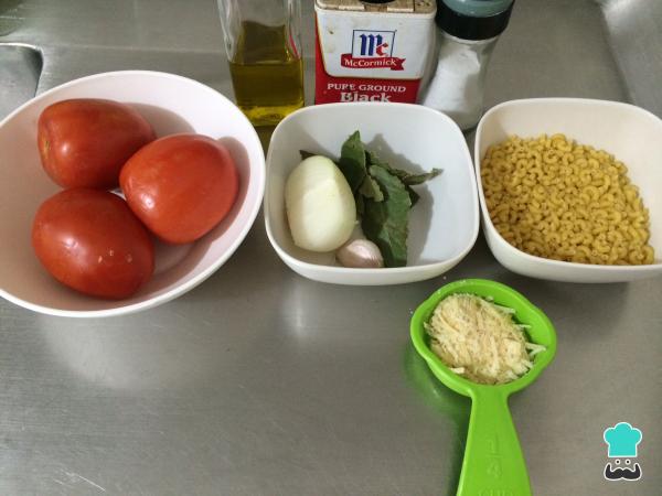 Receta de Macarrones con salsa de laurel - Paso 1