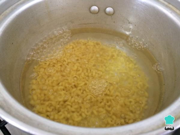 Receta de Macarrones con salsa de laurel - Paso 6