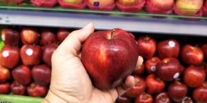 El 85% de las manzanas en Europa contiene varios pesticidas a la vez: el estudio que ha encendido las alertas