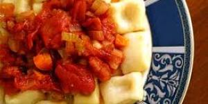 Receta de Ñoquis de patata en salsa