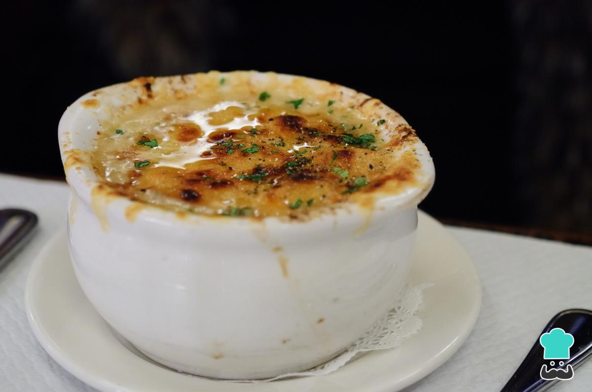 Receta de Sopa de cebolla francesa gratinada