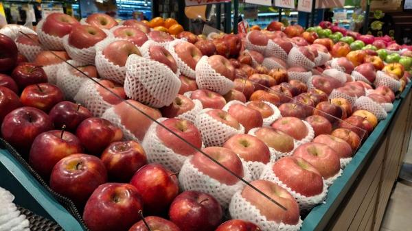El 85% de las manzanas en Europa contiene varios pesticidas a la vez: el estudio que ha encendido las alertas - Un estudio europeo que analiza manzanas de 13 países