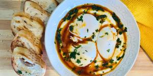 Receta de Huevos turcos: el plato tradicional tan cremoso que no podrás dejar de mojar pan