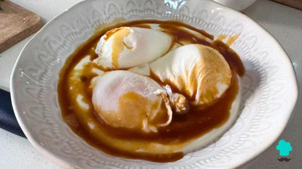 Receta de Huevos turcos: el plato tradicional tan cremoso que no podrás dejar de mojar pan - Paso 9