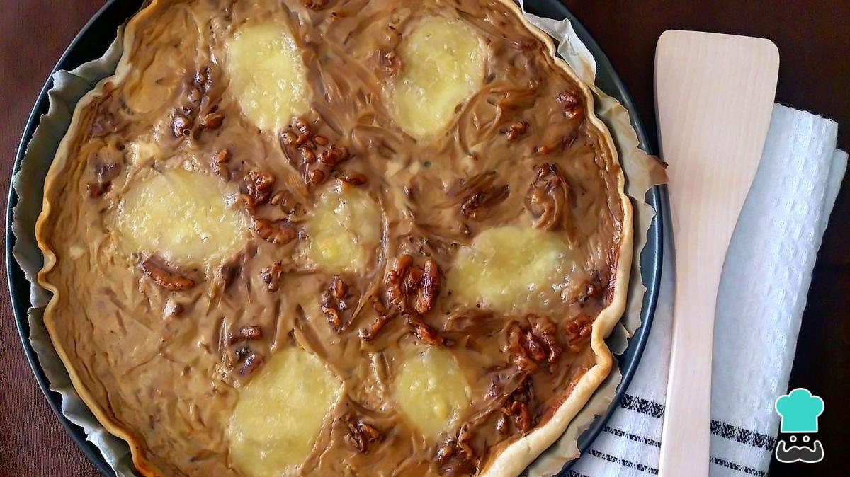 Receta de Quiche de cebollas caramelizadas, queso azul y nueces