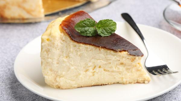 Los cocineros vascos coinciden: “La tarta de queso no se hace solo con Philadelphia, también lleva 75 g de queso azul y 300 ml de nata” - Cómo hacer una auténtica tarta de queso vasca con queso azul