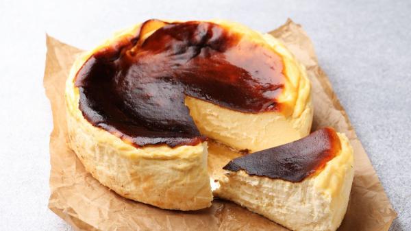 Los cocineros vascos coinciden: “La tarta de queso no se hace solo con Philadelphia, también lleva 75 g de queso azul y 300 ml de nata” - Ni más azúcar ni más nata: el queso azul es el secreto de la tarta de queso de Eneko Atxa