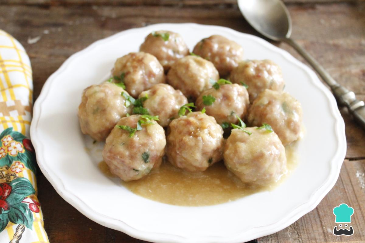 Receta de Albóndigas con vino blanco
