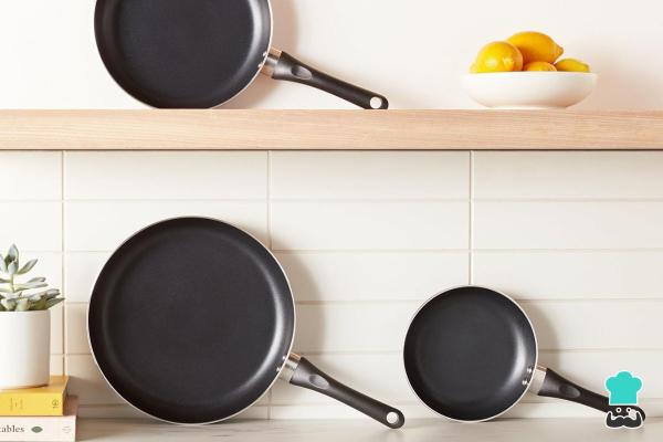 Mejores sartenes antiadherentes - Amazon Basics Set de sartenes antiadherentes