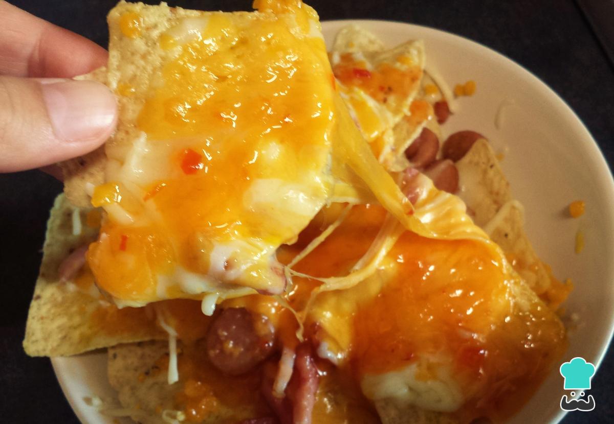 Receta de Nachos con salchichas