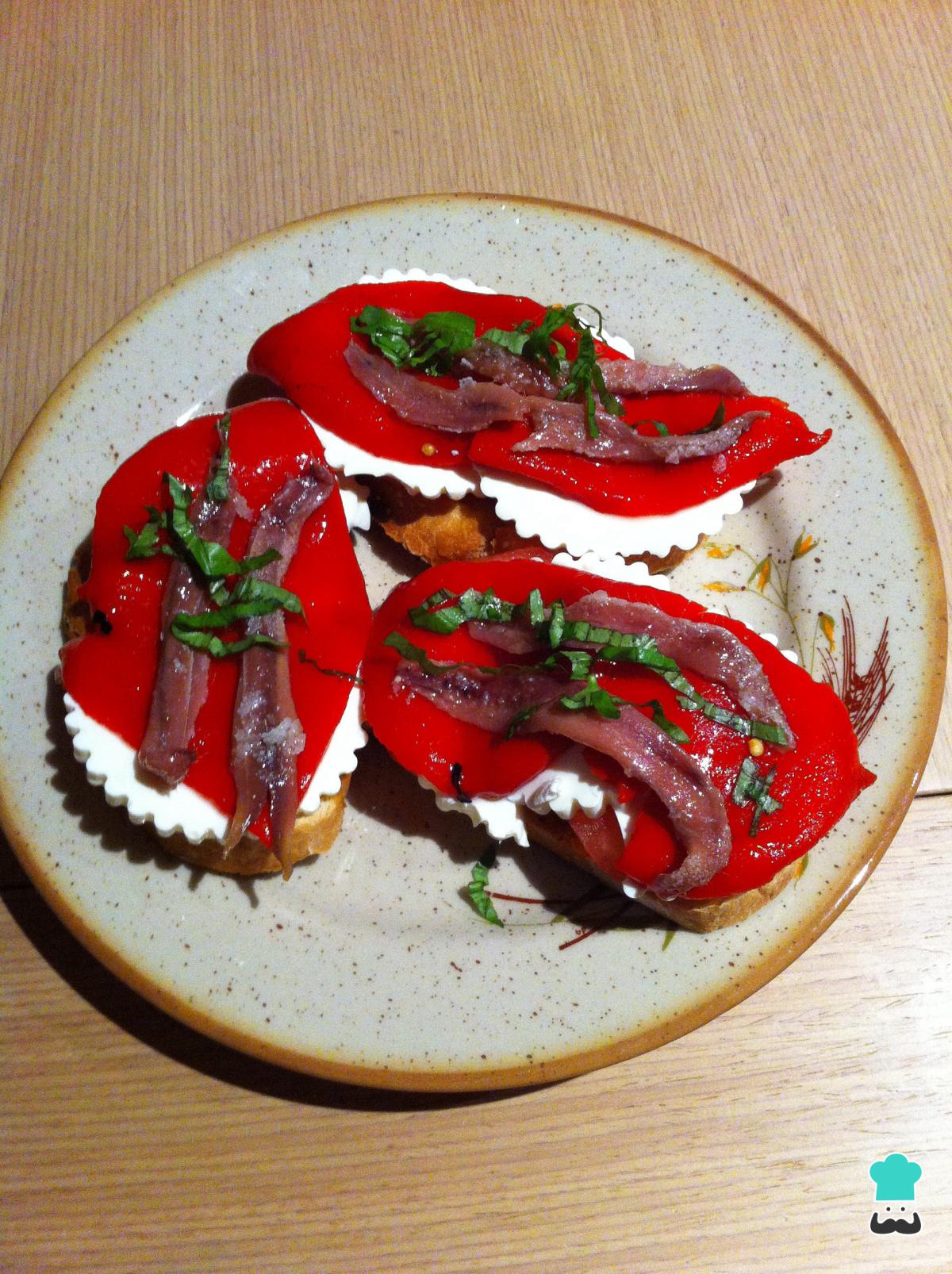 Receta de Montadito queso fresco pimiento y anchoas