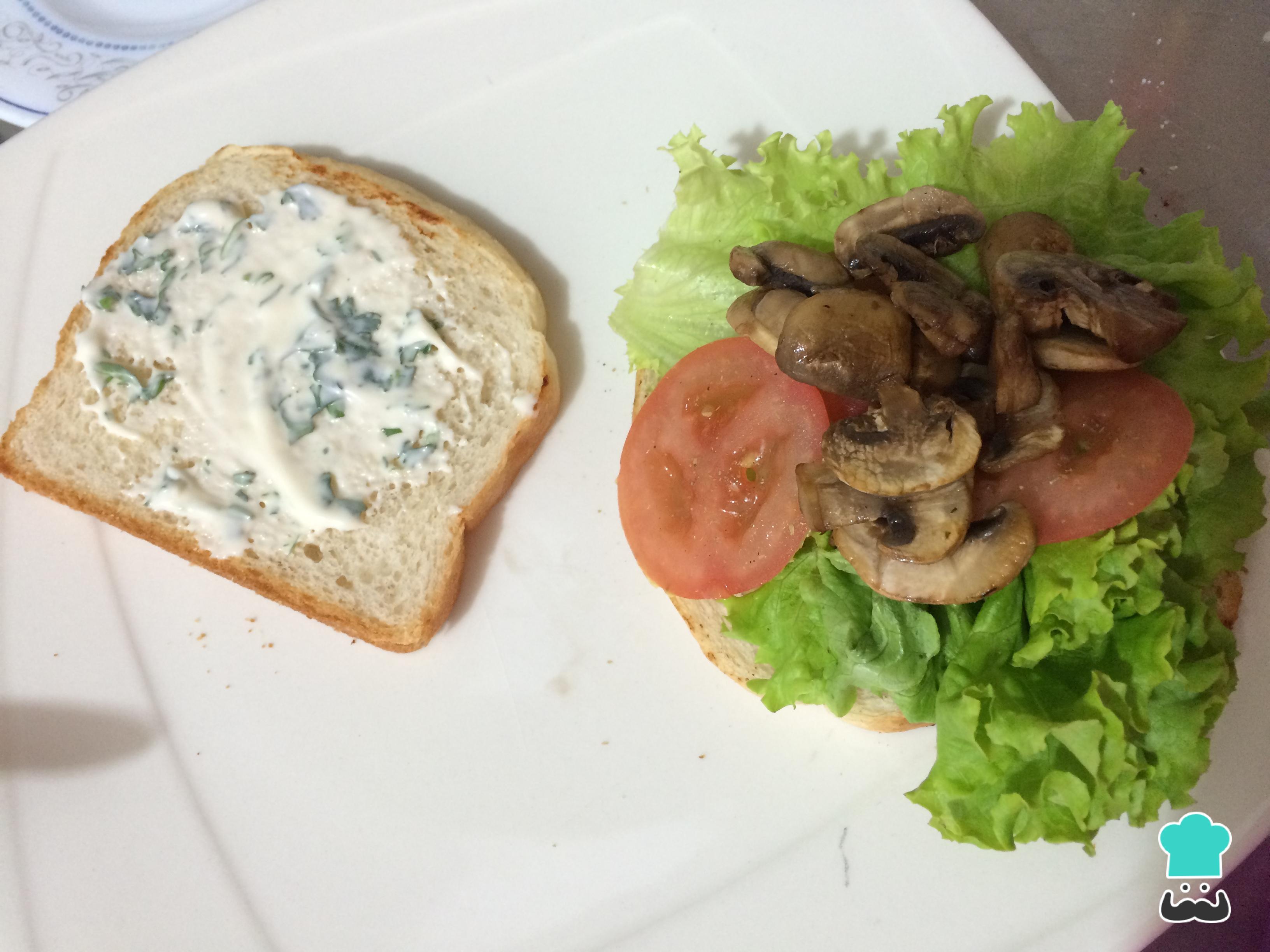 Sándwich de pollo americano